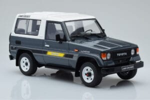 Toyota Land Cruiser LJ73 Pelēks Otto 1:18 OT437 Sveķi — attēls 4 no 6