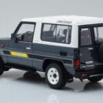 Toyota Land Cruiser LJ73 Pelēks Otto 1:18 - image 5 of 6