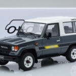 Toyota Land Cruiser LJ73 Pelēks Otto 1:18 - image 6 of 6