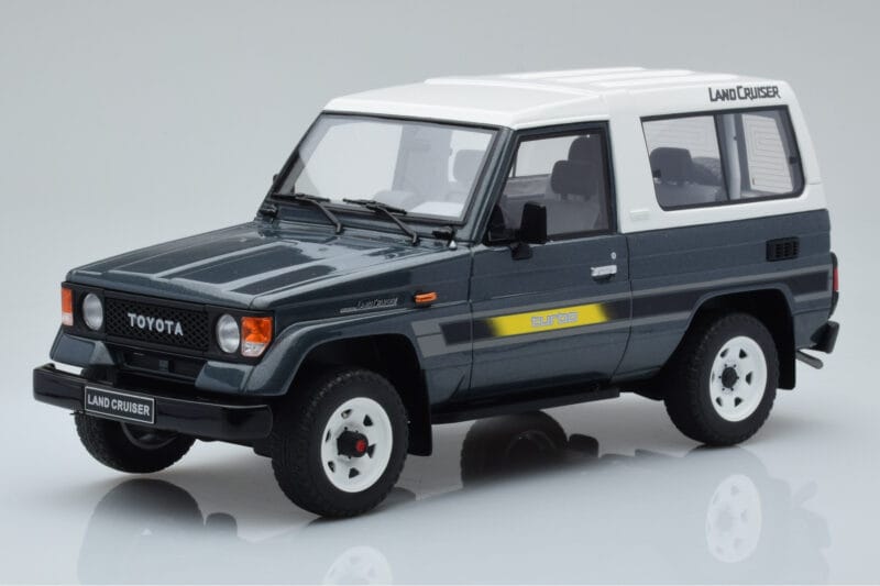 Toyota Land Cruiser LJ73 Pelēks Otto 1:18