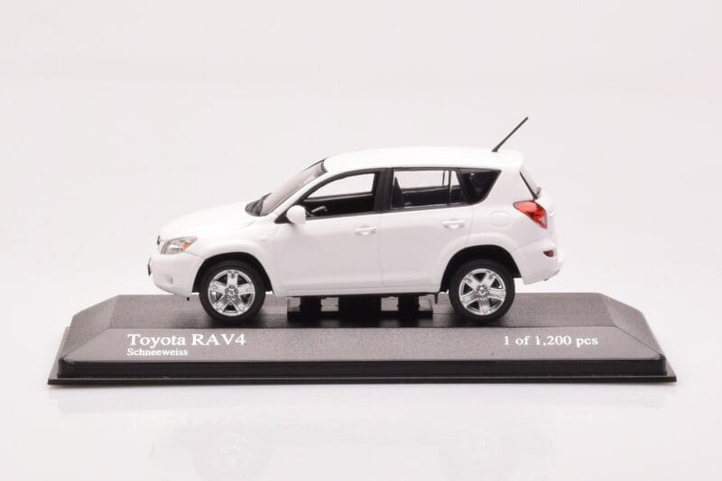 Toyota RAV4 XA30 Balts Minichamps 1:43