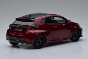 Toyota GR Yaris Sarkans Otto 1:18 OT1003 Sveķi — attēls 2 no 6