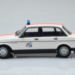 Volvo 240 GL Policija Beļģija Minichamps 1:18 - image 3 of 6