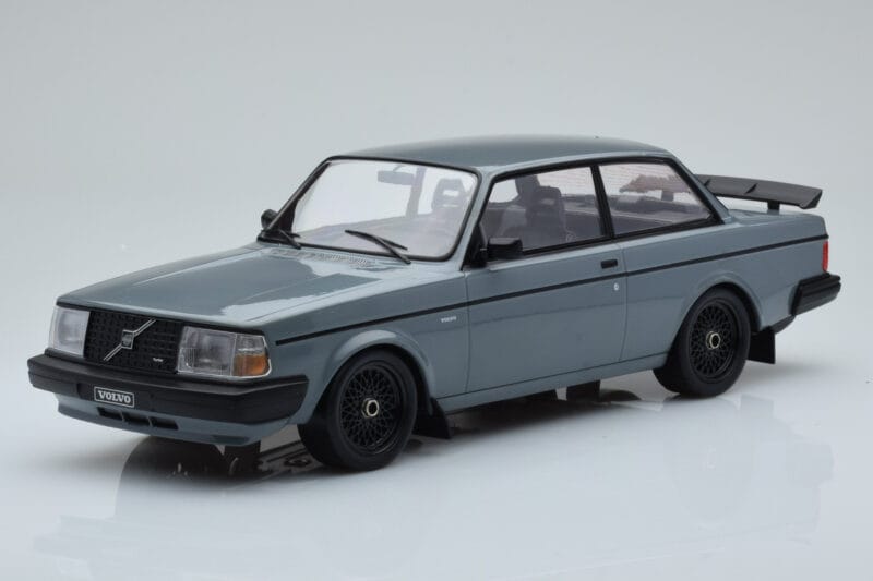 Volvo 240 Turbo Pelēks IXO 1:18