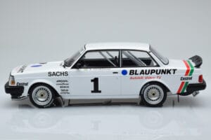 Volvo 240 Turbo IPS Racing Blaupunkt #1 P. Stureson DTM Zolder 1986 IXO 1:18 18RMC106 Metāls — attēls 3 no 6