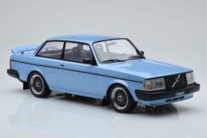 Volvo 240 Turbo Gaiši Zils IXO 1:18 18MCC090 Metāls — attēls 4 no 6