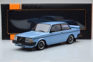 Volvo 240 Turbo Gaiši Zils IXO 1:18 18MCC090 Metāls — attēls 6 no 6