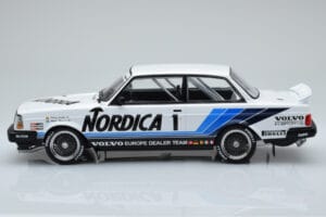 Volvo 240 Turbo Nordica #1 J. Cecotto / A. Olafsson ETCC Brno 1986 IXO 1:18 18RMC087 Metāls — attēls 3 no 6