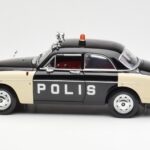 Volvo P121 Policija Revell 1:18 - image 4 of 8
