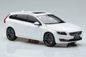 Volvo V60 D3 Crystal Balts FAW 1:18 9430840 Metāls — attēls 5 no 7