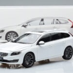 Volvo V60 D3 Crystal Balts FAW 1:18 - image 7 of 7