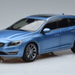 Volvo V60 D3 Power Zils FAW 1:18 9430839 Metāls