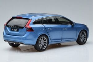 Volvo V60 D3 Power Zils FAW 1:18 9430839 Metāls — attēls 3 no 7