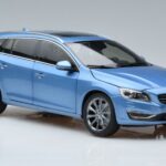 Volvo V60 D3 Power Zils FAW 1:18 9430839 Metāls - image 5 of 7