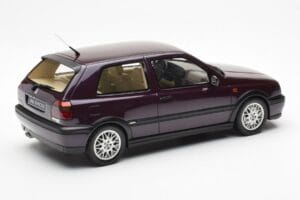 Volkswagen Golf Mk3 VR6 Syncro Tumši Violets Perlamutra Otto 1:18 OT1052 Sveķi — attēls 2 no 6