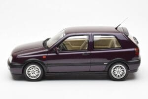 Volkswagen Golf Mk3 VR6 Syncro Tumši Violets Perlamutra Otto 1:18 OT1052 Sveķi — attēls 3 no 6