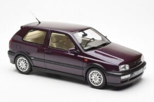 Volkswagen Golf Mk3 VR6 Syncro Tumši Violets Perlamutra Otto 1:18 OT1052 Sveķi — attēls 4 no 6