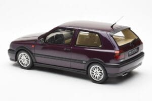 Volkswagen Golf Mk3 VR6 Syncro Tumši Violets Perlamutra Otto 1:18 OT1052 Sveķi — attēls 5 no 6
