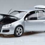 Volkswagen Golf GTI Mk5 Pirelli Edition Sudrabs Norev 1:18 188425 Metāls - image 2 of 7