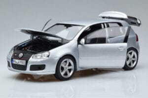 Volkswagen Golf GTI Mk5 Pirelli Edition Sudrabs Norev 1:18 188425 Metāls — attēls 2 no 7