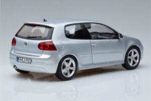 Volkswagen Golf GTI Mk5 Pirelli Edition Sudrabs Norev 1:18 188425 Metāls — attēls 3 no 7