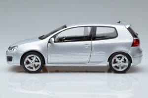 Volkswagen Golf GTI Mk5 Pirelli Edition Sudrabs Norev 1:18 188425 Metāls — attēls 4 no 7
