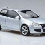 Volkswagen Golf GTI Mk5 Pirelli Edition Sudrabs Norev 1:18 188425 Metāls - image 5 of 7