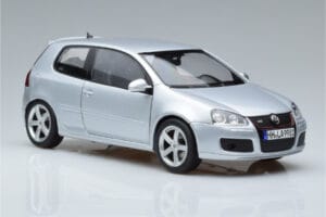 Volkswagen Golf GTI Mk5 Pirelli Edition Sudrabs Norev 1:18 188425 Metāls — attēls 5 no 7