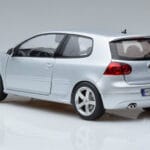 Volkswagen Golf GTI Mk5 Pirelli Edition Sudrabs Norev 1:18 188425 Metāls - image 6 of 7