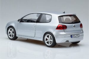 Volkswagen Golf GTI Mk5 Pirelli Edition Sudrabs Norev 1:18 188425 Metāls — attēls 6 no 7