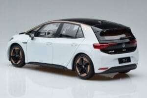 Volkswagen ID.3 Balts FAW 1:18 ZVN000001WEI Metāls — attēls 6 no 7