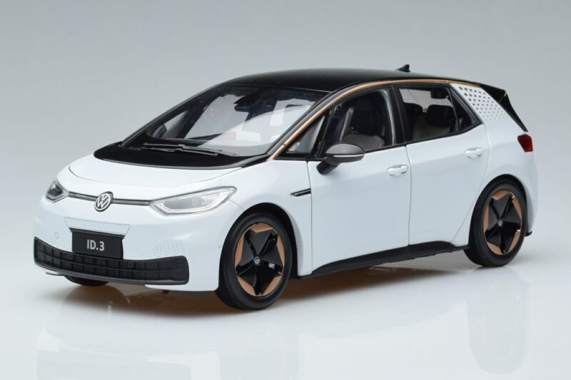Volkswagen ID.3 Balts FAW 1:18 ZVN000001WEI Metāls