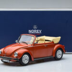 Volkswagen Beetle 1303 Kabriolets Oranžs Norev 1:18 - image 6 of 6