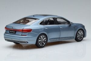 Volkswagen Passat B8 Zils FAW 1:18 ZVF000003A Metāls — attēls 3 no 7
