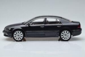 Volkswagen Phaeton V6 Mazeppa Pelēks Kyosho 1:18 08831MBK Metāls — attēls 5 no 9
