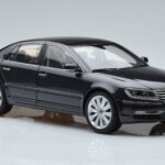 Volkswagen Phaeton V6 Mazeppa Pelēks Kyosho 1:18 - image 6 of 9