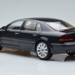 Volkswagen Phaeton V6 Mazeppa Pelēks Kyosho 1:18 - image 7 of 9