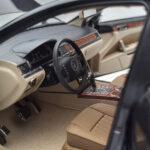 Volkswagen Phaeton V6 Mazeppa Pelēks Kyosho 1:18 - image 8 of 9