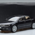 Volkswagen Phaeton V6 Mazeppa Pelēks Kyosho 1:18 - image 9 of 9