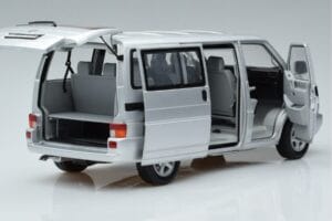 Volkswagen T4b Transporter Caravelle Minibus Schuco 1:18 450041500 Metāls — attēls 2 no 8