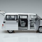 Volkswagen T4b Transporter Caravelle Minibus Schuco 1:18 450041500 Metāls - image 4 of 8