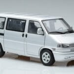 Volkswagen T4b Transporter Caravelle Minibus Schuco 1:18 450041500 Metāls - image 6 of 8