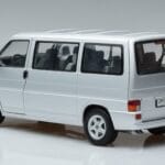Volkswagen T4b Transporter Caravelle Minibus Schuco 1:18 450041500 Metāls - image 7 of 8