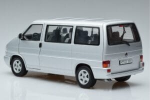 Volkswagen T4b Transporter Caravelle Minibus Schuco 1:18 450041500 Metāls — attēls 7 no 8