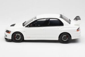 Mitsubishi Lancer Evo VIII MR FQ-400 Balts Otto 1:18 OT777 Sveķi — attēls 3 no 6
