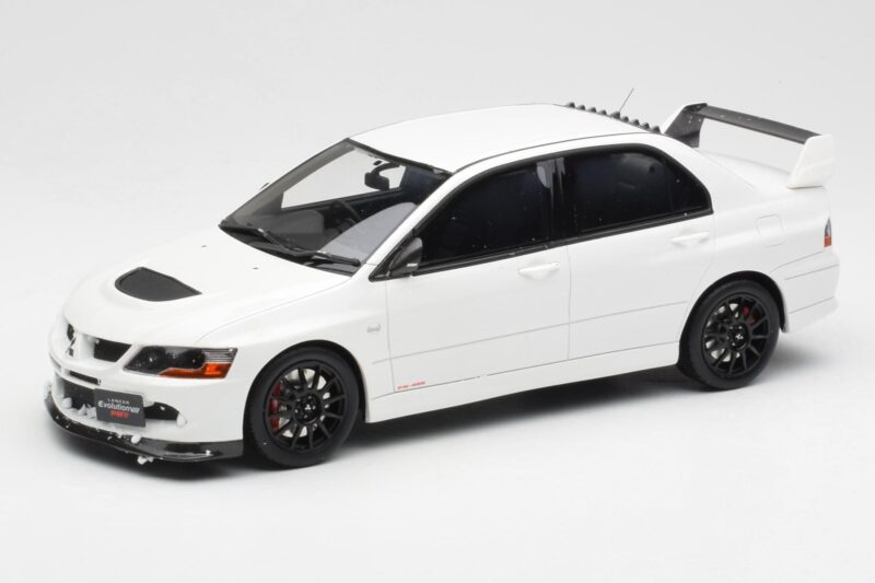 Mitsubishi Lancer Evo VIII MR FQ-400 Balts Otto 1:18 OT777 Sveķi