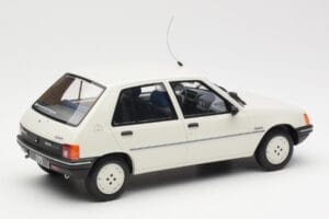 Peugeot 205 Junior Balts Otto 1:18 OT463 Sveķi — attēls 2 no 6