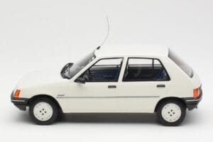 Peugeot 205 Junior Balts Otto 1:18 OT463 Sveķi — attēls 3 no 6