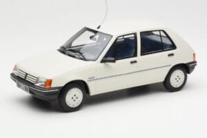 Peugeot 205 Junior Balts Otto 1:18 OT463 Sveķi