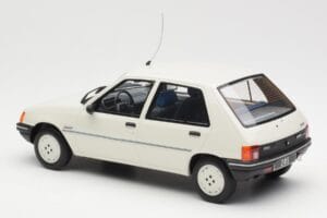 Peugeot 205 Junior Balts Otto 1:18 OT463 Sveķi — attēls 5 no 6